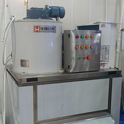 500公斤片冰機交付河北邯鄲某生活廣場使用