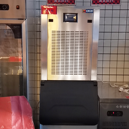 3臺200公斤雪花制冰機交付深圳壽喜燒料理店