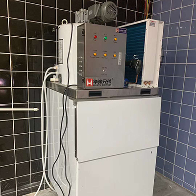 300公斤片冰機交付光明超市使用