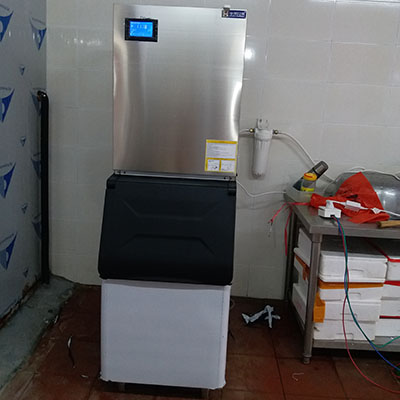 300公斤雪花制冰機交付廣東佛山某工廠使用