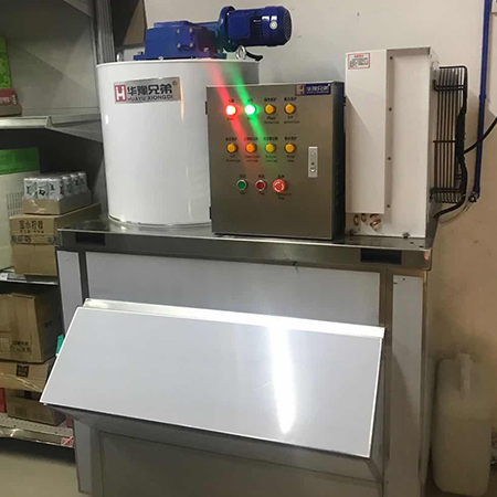 兩臺500公斤片冰機交付廣東某連鎖超市使用