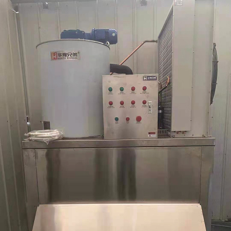 華豫兄弟2噸不銹鋼片冰機(jī)交付新鄉(xiāng)某食品廠使用