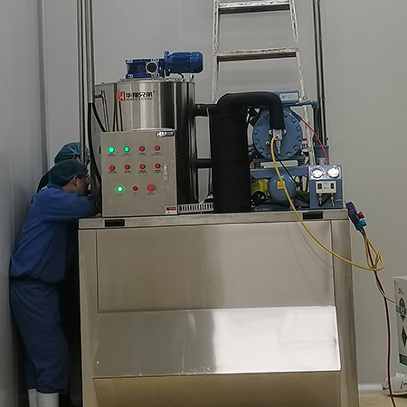 2.5噸全不銹鋼片冰機交付漯河某食品廠使用