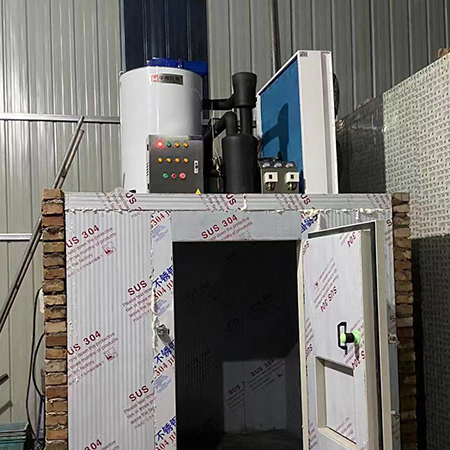 3噸片冰機定制儲冰庫交付山東聊城某蔬菜加工