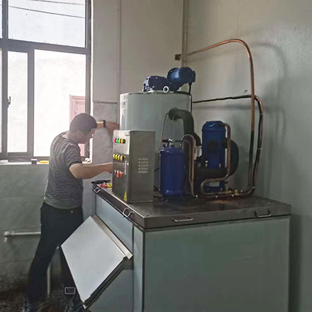 1.5噸片冰機食品級交付河南武陟某食品廠