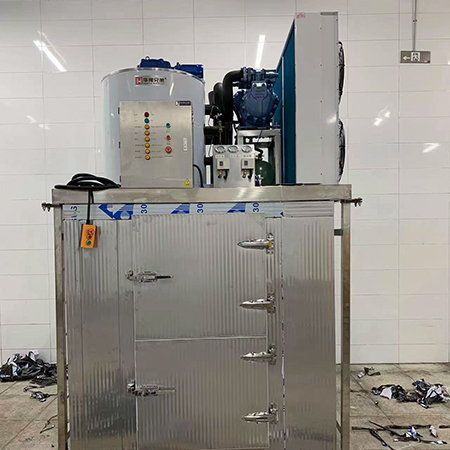 3噸片冰機(jī)交付安徽馬鞍山某食品廠(定制儲冰庫