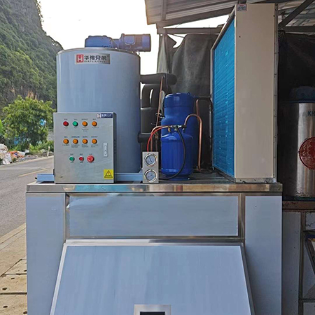 3噸片冰機交付廣西靖西某蔬菜運輸公司