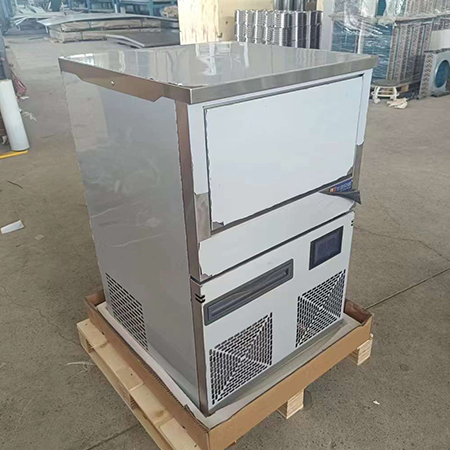 80公斤雪花制冰機(jī)交付鄭州某醫(yī)院實(shí)驗(yàn)室
