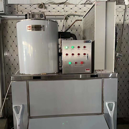 1噸片冰機(jī)交付福建廈門某海鮮市場(chǎng)