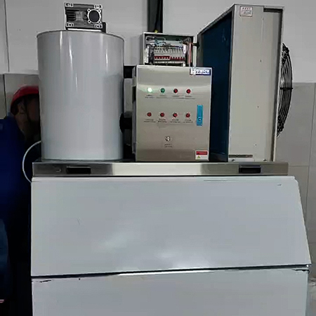 1噸片冰機(jī)交付鄭州某食品廠