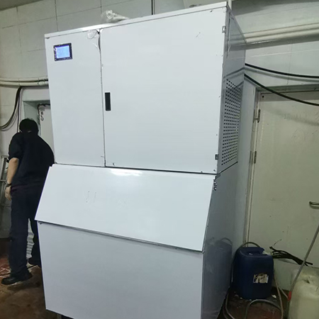 1噸純雪花制冰機(jī)交付廣東惠州某海鮮店