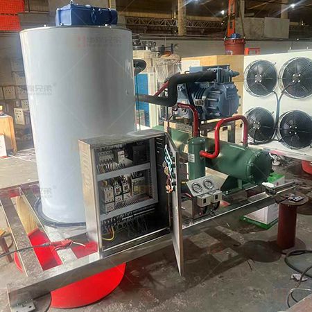 山東某食品廠5噸片冰機(jī)試機(jī)現(xiàn)場(chǎng)