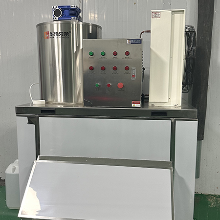 1000公斤片冰機(jī)交付焦作食品加工廠