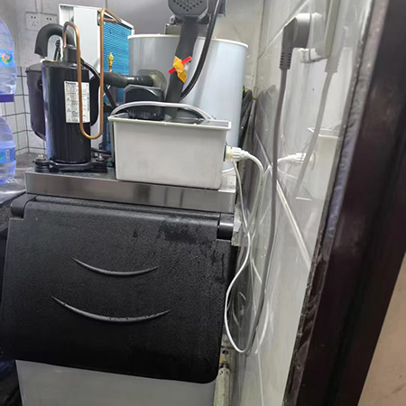 200公斤片冰機(jī)交付廣東深圳某生鮮超市