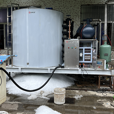 30噸大型工業片冰機試機即將出口印尼