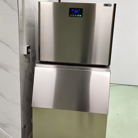 300公斤商用制冰機交付河南鄭州某餐飲店